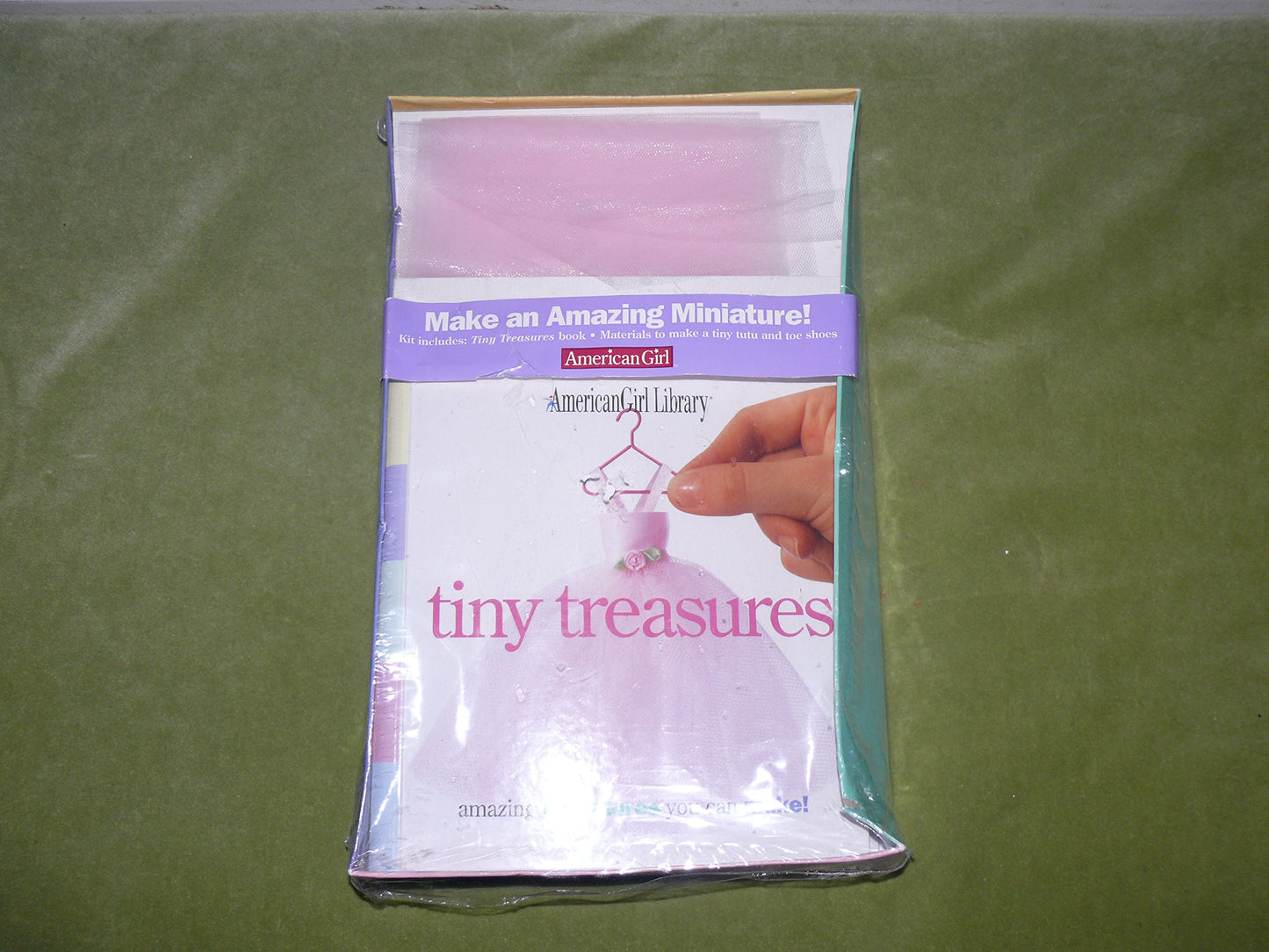 Tiny Treasures: Amazing Miniatures You Can Make! (American Girl Library) - 5743